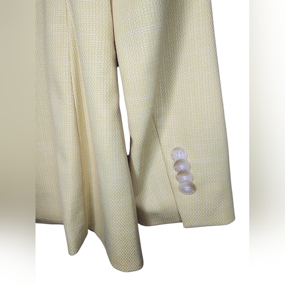 ​H&M Textured Single-Button Blazer in Pastel Yellow - Size Small - Picture 3 of 6